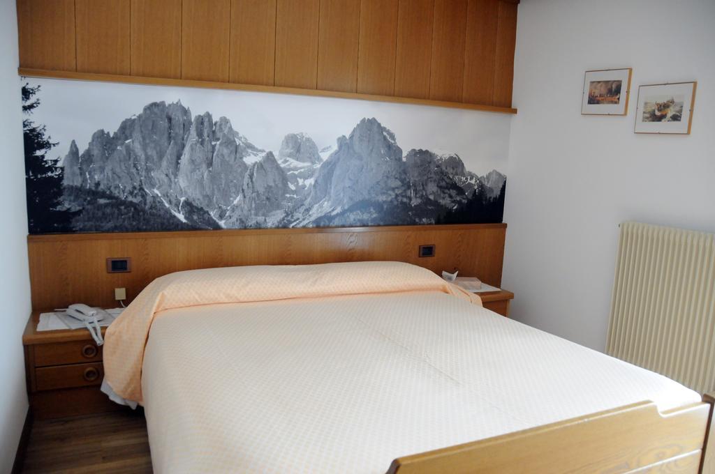 Hotel Garni Soreie Pozza di Fassa Ngoại thất bức ảnh
