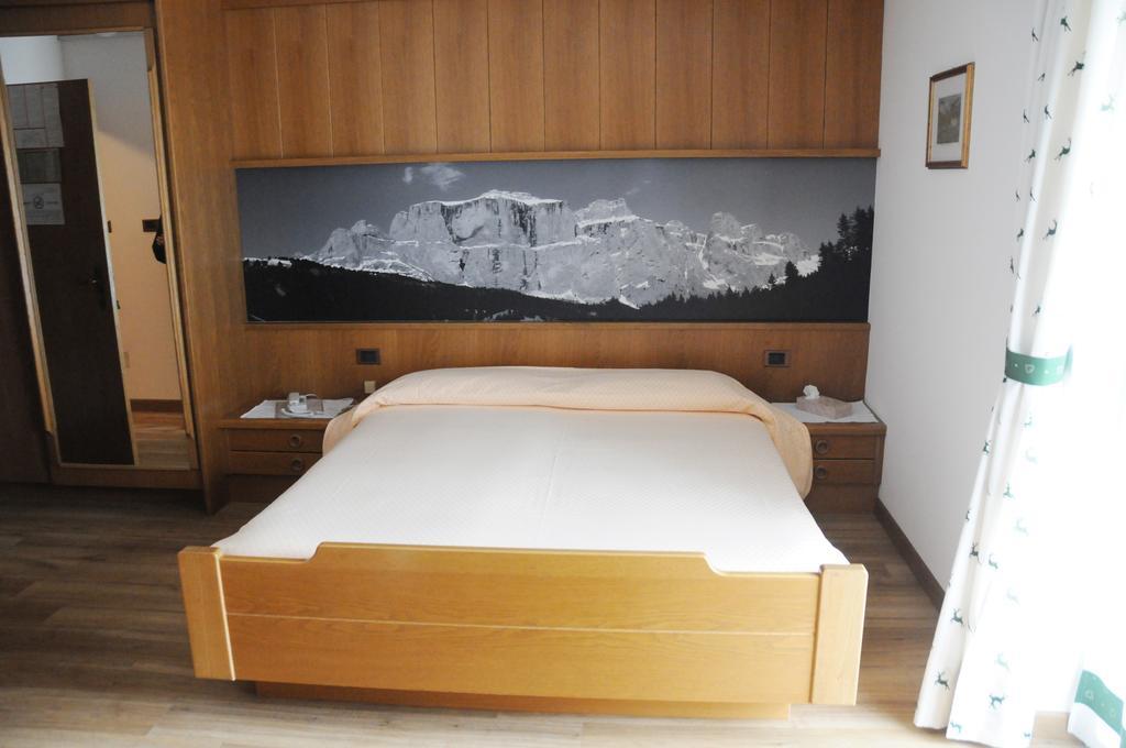 Hotel Garni Soreie Pozza di Fassa Ngoại thất bức ảnh
