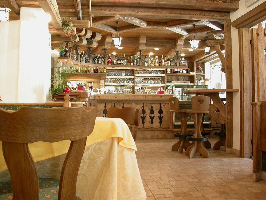 Hotel Garni Soreie Pozza di Fassa Ngoại thất bức ảnh