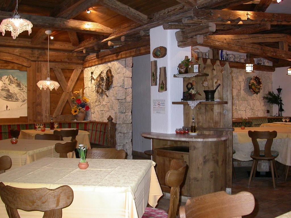 Hotel Garni Soreie Pozza di Fassa Ngoại thất bức ảnh