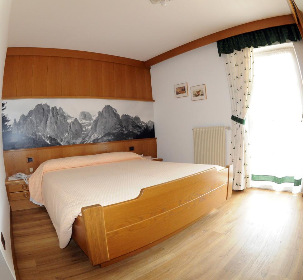 Hotel Garni Soreie Pozza di Fassa Ngoại thất bức ảnh