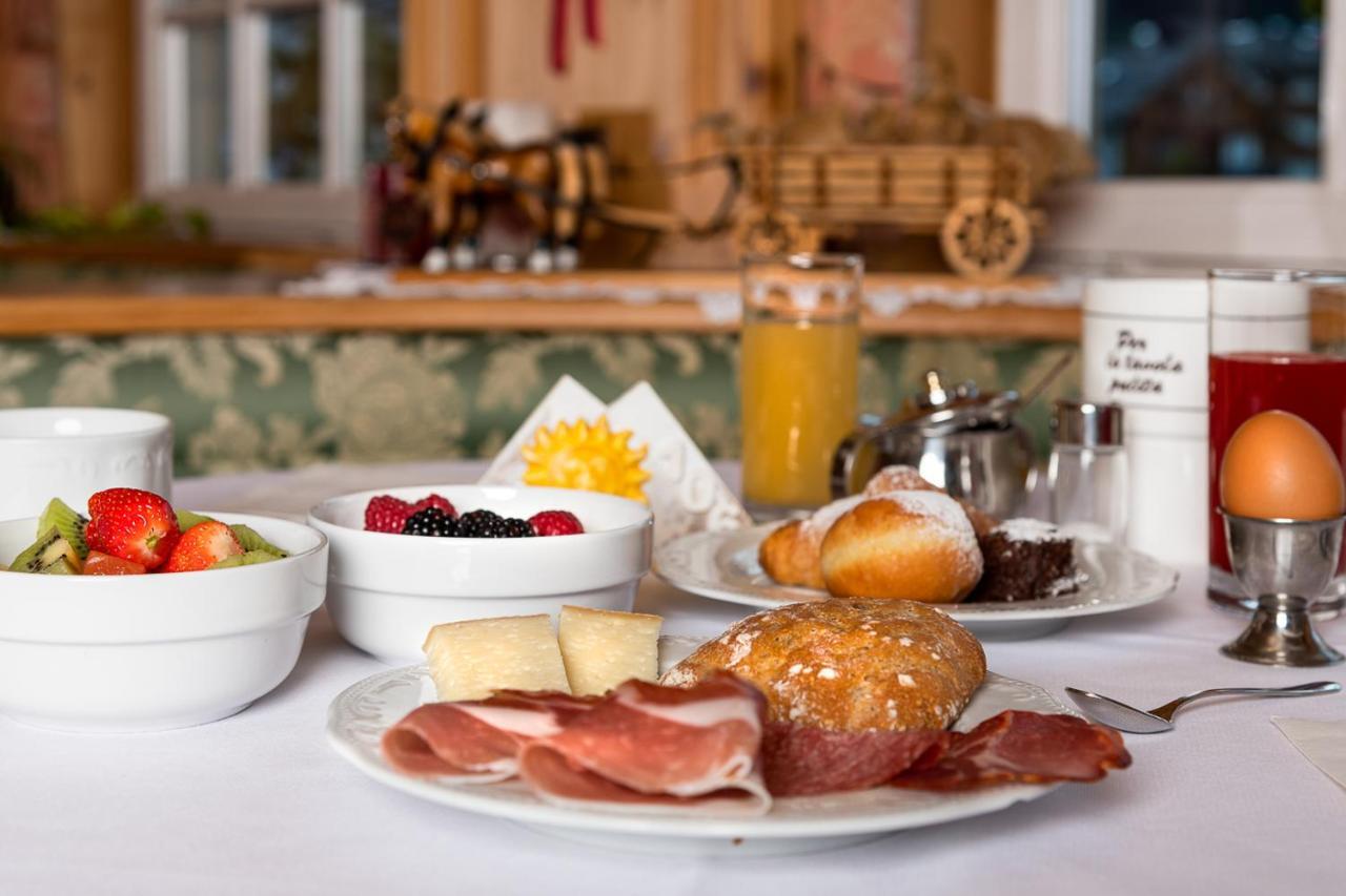 Hotel Garni Soreie Pozza di Fassa Ngoại thất bức ảnh